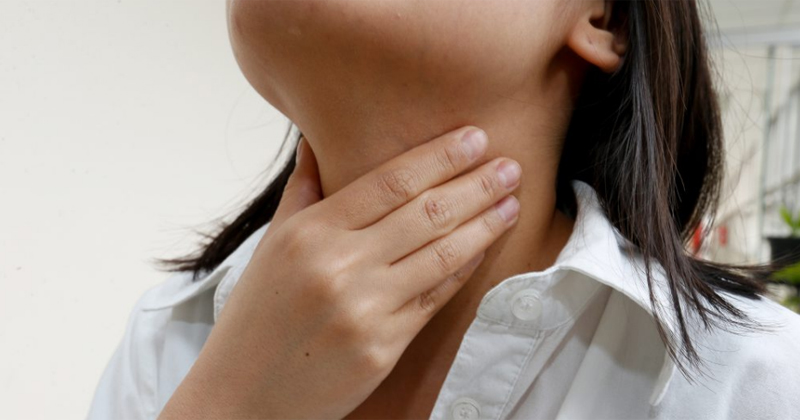 Hábito de estalar o pescoço não representa riscos para a saúde