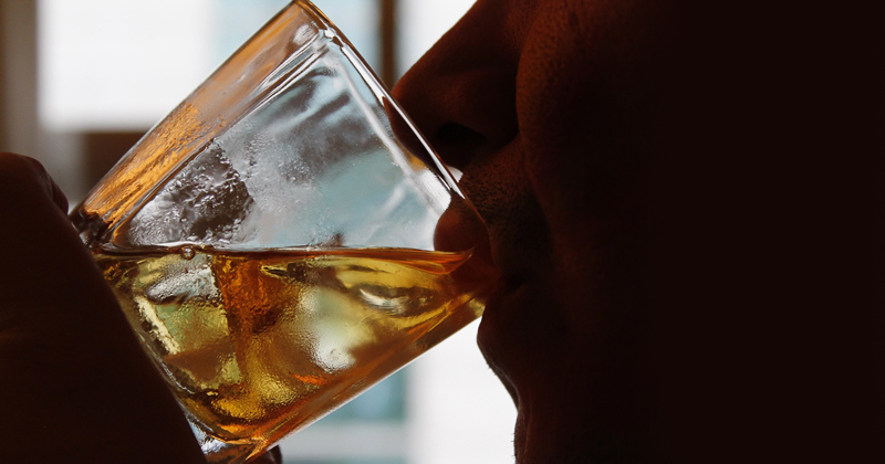 Consumo de álcool possui consequências a curto e longo prazo